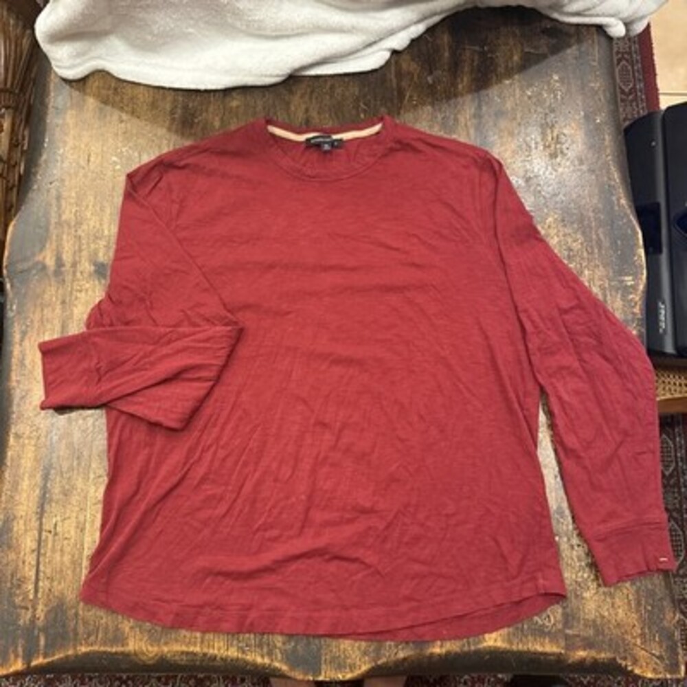 Banana Republic Red Crew Neck Long Sleeve Shirt - Lightweight & Comfortable